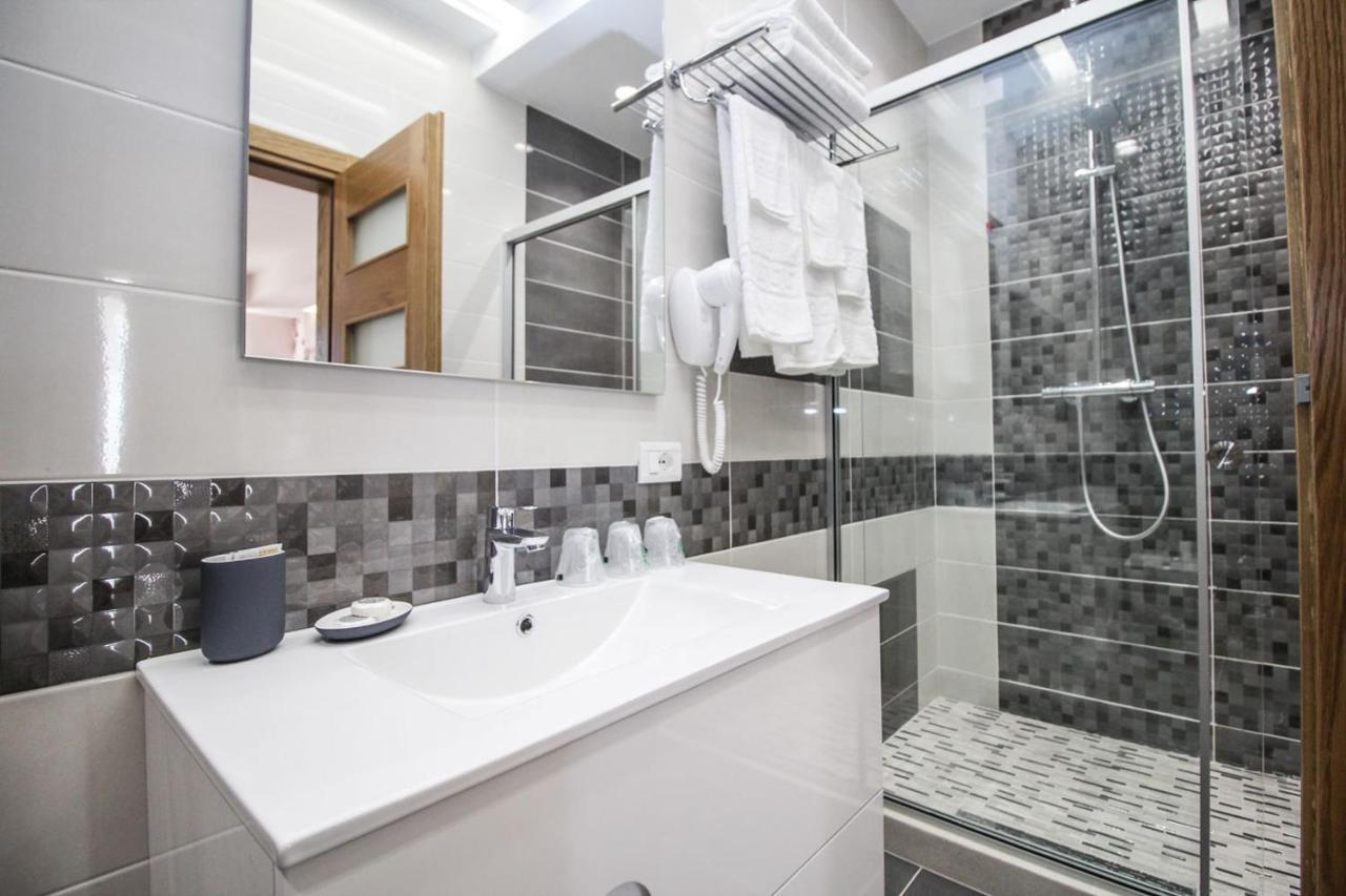 Hotel Kristera Vlorë Εξωτερικό φωτογραφία