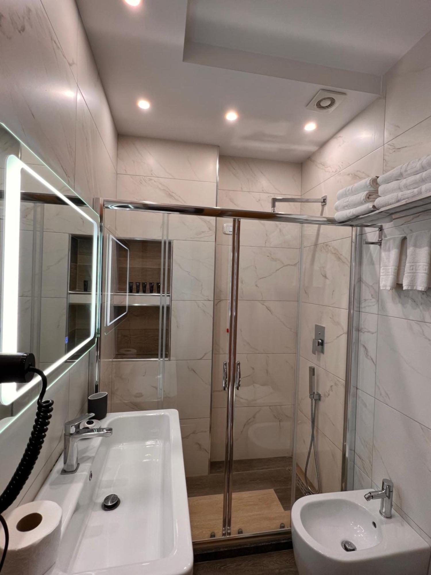 Hotel Kristera Vlorë Εξωτερικό φωτογραφία